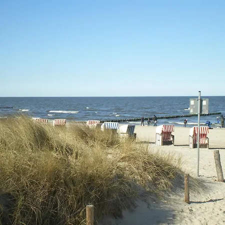 Bei Familie Habben Mit Pkw Stellplatz Appartamento Uckeritz