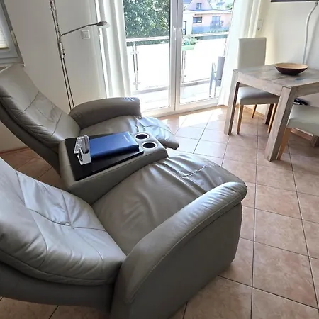 Bei Familie Habben Mit Pkw Stellplatz Appartamento