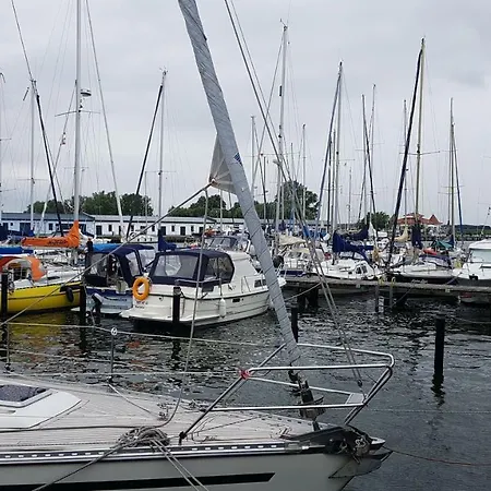 Bei Familie Habben Mit Pkw Stellplatz Appartamento
