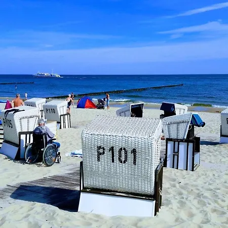 Bei Familie Habben Mit Pkw Stellplatz Appartamento Uckeritz