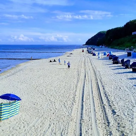 Bei Familie Habben Mit Pkw Stellplatz Appartamento Uckeritz